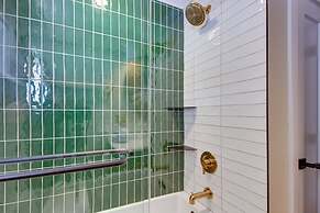 Home Rental on Detroit Lake: Dock, Game Room!