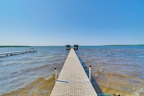 Home Rental on Detroit Lake: Dock, Game Room!