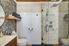 Home Rental on Detroit Lake: Dock, Game Room!