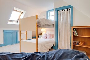 Charming Farmhouse: Walk to Village + Trails!