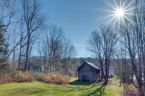 Charming Farmhouse: Walk to Village + Trails!