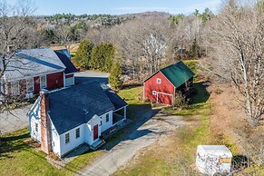 Charming Farmhouse: Walk to Village + Trails!