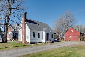Charming Farmhouse: Walk to Village + Trails!