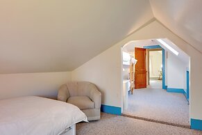 Charming Farmhouse: Walk to Village + Trails!