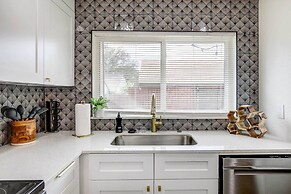 Stylish Allen Home Near Watters Creek Village