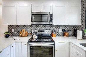 Stylish Allen Home Near Watters Creek Village