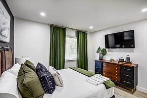 Stylish Allen Home Near Watters Creek Village