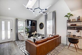 Stylish Allen Home Near Watters Creek Village