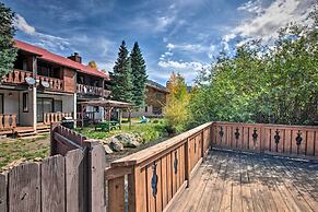 Cozy Red River Alpine Condo w/ Mountain Views