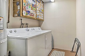 Lynnwood Home: Private Hot Tub, Fire Table & Grill