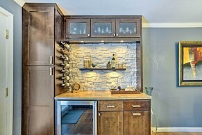 Lynnwood Home: Private Hot Tub, Fire Table & Grill