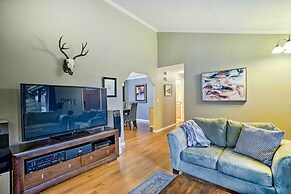 Lynnwood Home: Private Hot Tub, Fire Table & Grill