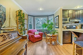 Lynnwood Home: Private Hot Tub, Fire Table & Grill