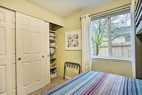 Lynnwood Home: Private Hot Tub, Fire Table & Grill