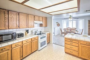 Quaint Bullhead City Getaway ~ 2 Mi to River!