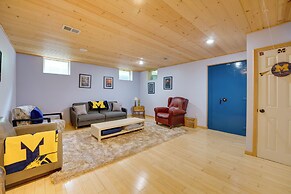 Charming Home w/ Pool + Deck ~ 9 Mi to Umich!