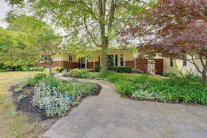 Charming Home w/ Pool + Deck ~ 9 Mi to Umich!