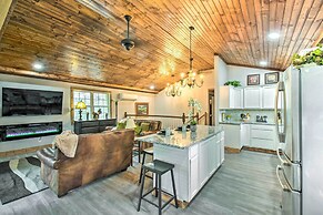 Otto Home w/ Fire Pit, Tree House & Hot Tub!