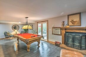 Otto Home w/ Fire Pit, Tree House & Hot Tub!