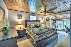 Otto Home w/ Fire Pit, Tree House & Hot Tub!