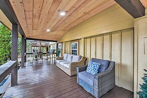 Otto Home w/ Fire Pit, Tree House & Hot Tub!