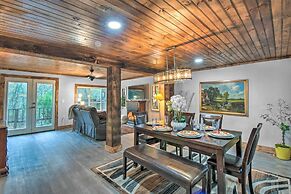 Otto Home w/ Fire Pit, Tree House & Hot Tub!