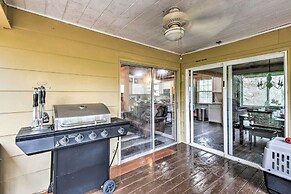 Otto Home w/ Fire Pit, Tree House & Hot Tub!