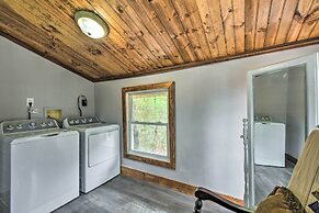 Otto Home w/ Fire Pit, Tree House & Hot Tub!