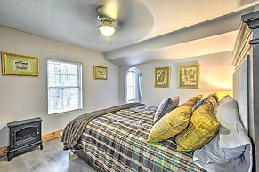 Otto Home w/ Fire Pit, Tree House & Hot Tub!