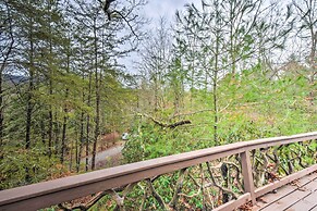 Otto Home w/ Fire Pit, Tree House & Hot Tub!