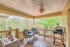 Otto Home w/ Fire Pit, Tree House & Hot Tub!