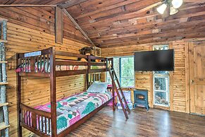 Otto Home w/ Fire Pit, Tree House & Hot Tub!