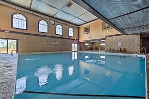 Luxe Branson Retreat w/ Mtn Views & Pool Access!