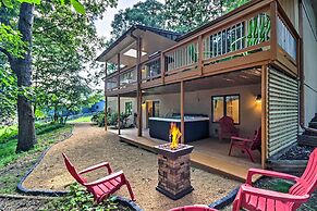 Arden Vacation Rental w/ Private Hot Tub & Grill!