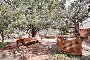 Cozy Sedona Apartment: Private Patio w/ Gazebo!