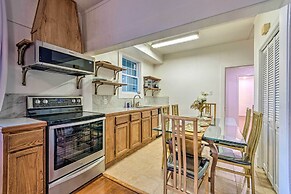 1 Mi to Bathhouse Row: Bright Hot Springs Home!