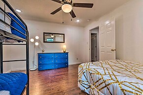 1 Mi to Bathhouse Row: Bright Hot Springs Home!