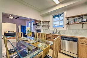 1 Mi to Bathhouse Row: Bright Hot Springs Home!