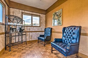 1 Mi to Bathhouse Row: Bright Hot Springs Home!