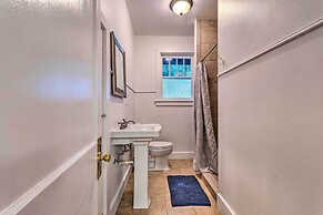 1 Mi to Bathhouse Row: Bright Hot Springs Home!