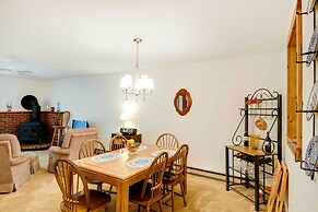 Lovely White Mountains Condo: Hike, Ski & Unwind!