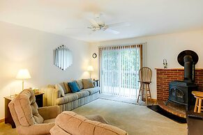 Lovely White Mountains Condo: Hike, Ski & Unwind!