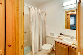 Lovely White Mountains Condo: Hike, Ski & Unwind!