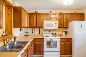 Lovely White Mountains Condo: Hike, Ski & Unwind!