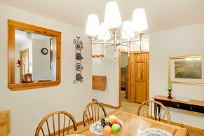 Lovely White Mountains Condo: Hike, Ski & Unwind!