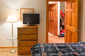 Lovely White Mountains Condo: Hike, Ski & Unwind!
