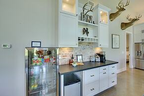 Modern Kennard Cabin w/ 3 Casitas - Walk to Pond!