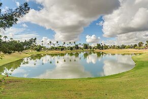 Pool & Golf Course Views: Family Home in Gilbert