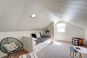 North Carolina Retreat - Deck, Grill & Creek Views