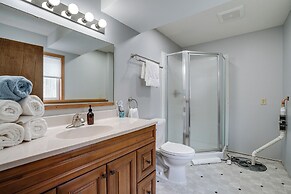 Sporty Blaine Home w/ Games ~ 2 Mi to Super Rink!